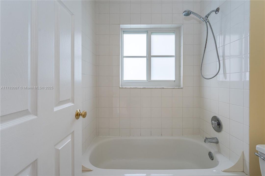 Недавно продано: $420,000 (2 спален, 2 ванн, 1226 Квадратных фут)