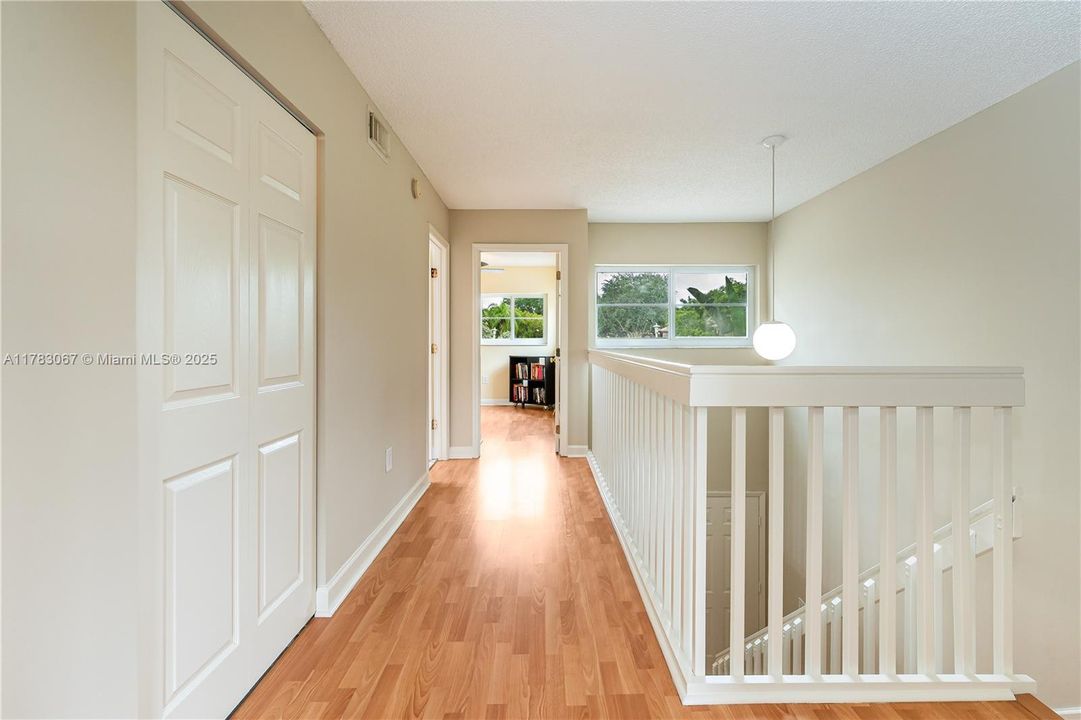 Недавно продано: $420,000 (2 спален, 2 ванн, 1226 Квадратных фут)