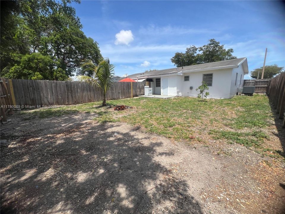 Recientemente alquilado: $2,450 (2 camas, 1 baños, 1632 Pies cuadrados)