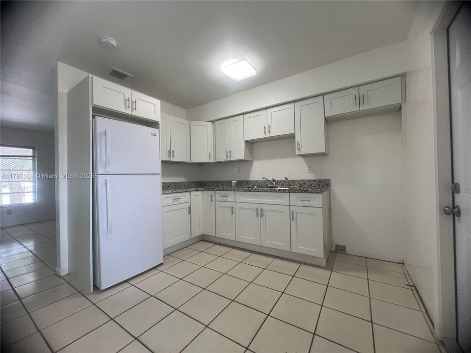 Recientemente alquilado: $2,450 (2 camas, 1 baños, 1632 Pies cuadrados)