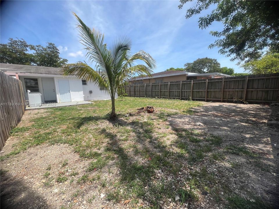 Recientemente alquilado: $2,450 (2 camas, 1 baños, 1632 Pies cuadrados)