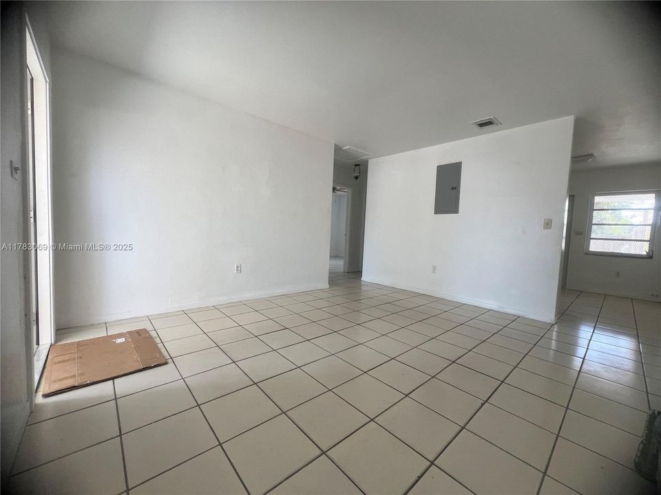 Recientemente alquilado: $2,450 (2 camas, 1 baños, 1632 Pies cuadrados)