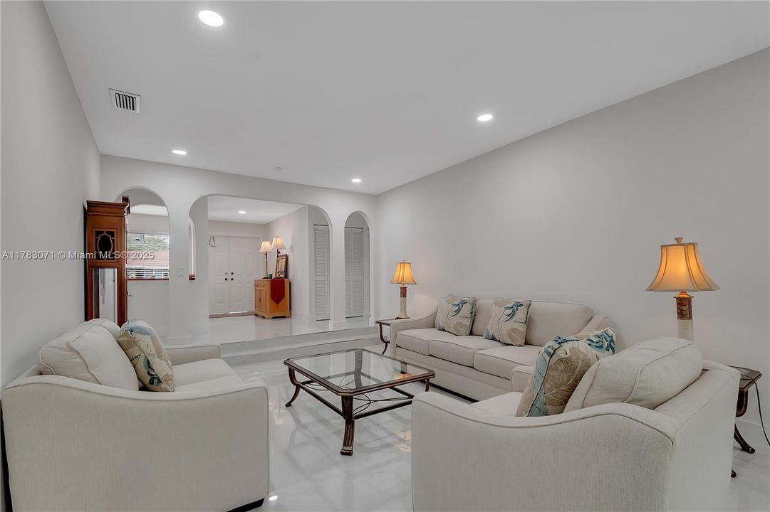 Recientemente alquilado: $4,950 (3 camas, 2 baños, 2268 Pies cuadrados)