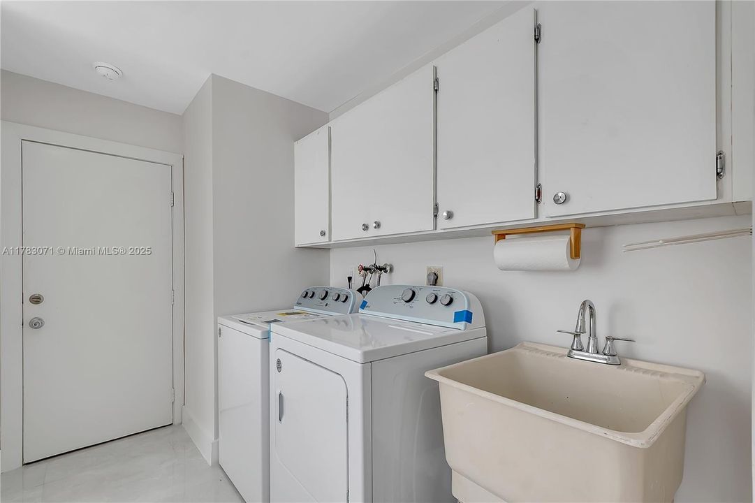 Recientemente alquilado: $4,950 (3 camas, 2 baños, 2268 Pies cuadrados)