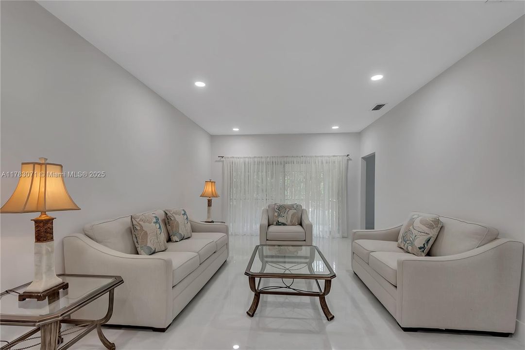 Recientemente alquilado: $4,950 (3 camas, 2 baños, 2268 Pies cuadrados)