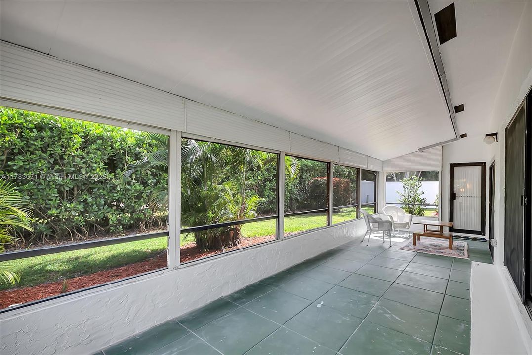 Recientemente alquilado: $4,950 (3 camas, 2 baños, 2268 Pies cuadrados)