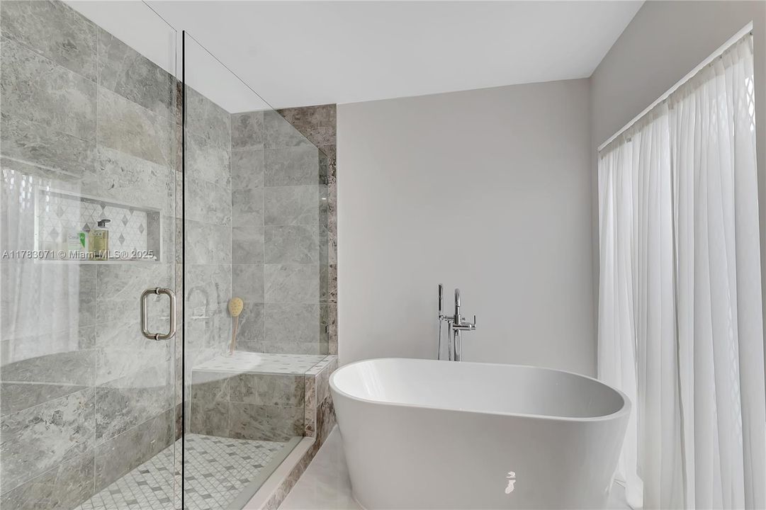 Recientemente alquilado: $4,950 (3 camas, 2 baños, 2268 Pies cuadrados)