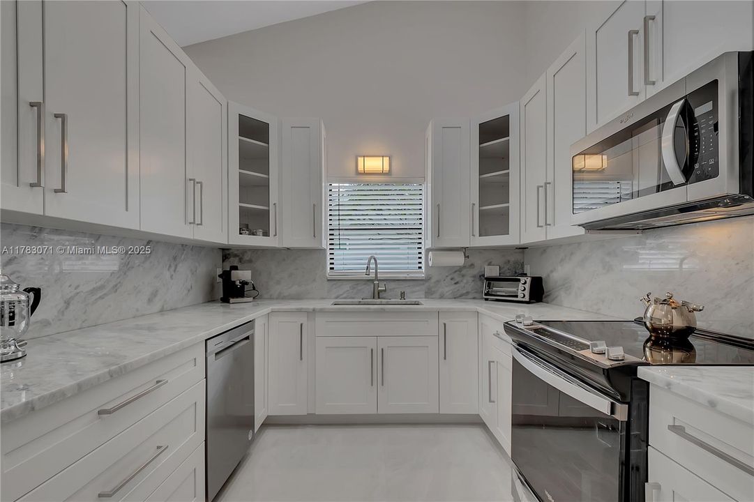 Recientemente alquilado: $4,950 (3 camas, 2 baños, 2268 Pies cuadrados)