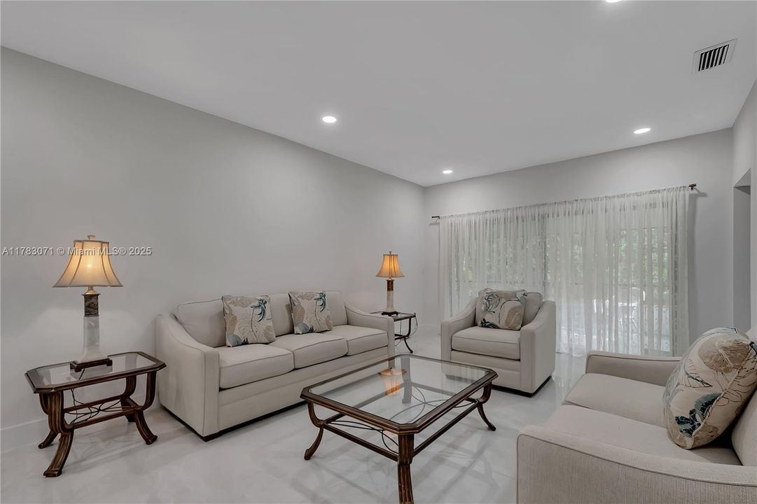 Recientemente alquilado: $4,950 (3 camas, 2 baños, 2268 Pies cuadrados)