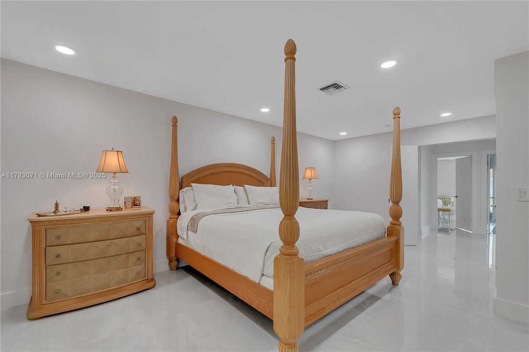 Recientemente alquilado: $4,950 (3 camas, 2 baños, 2268 Pies cuadrados)