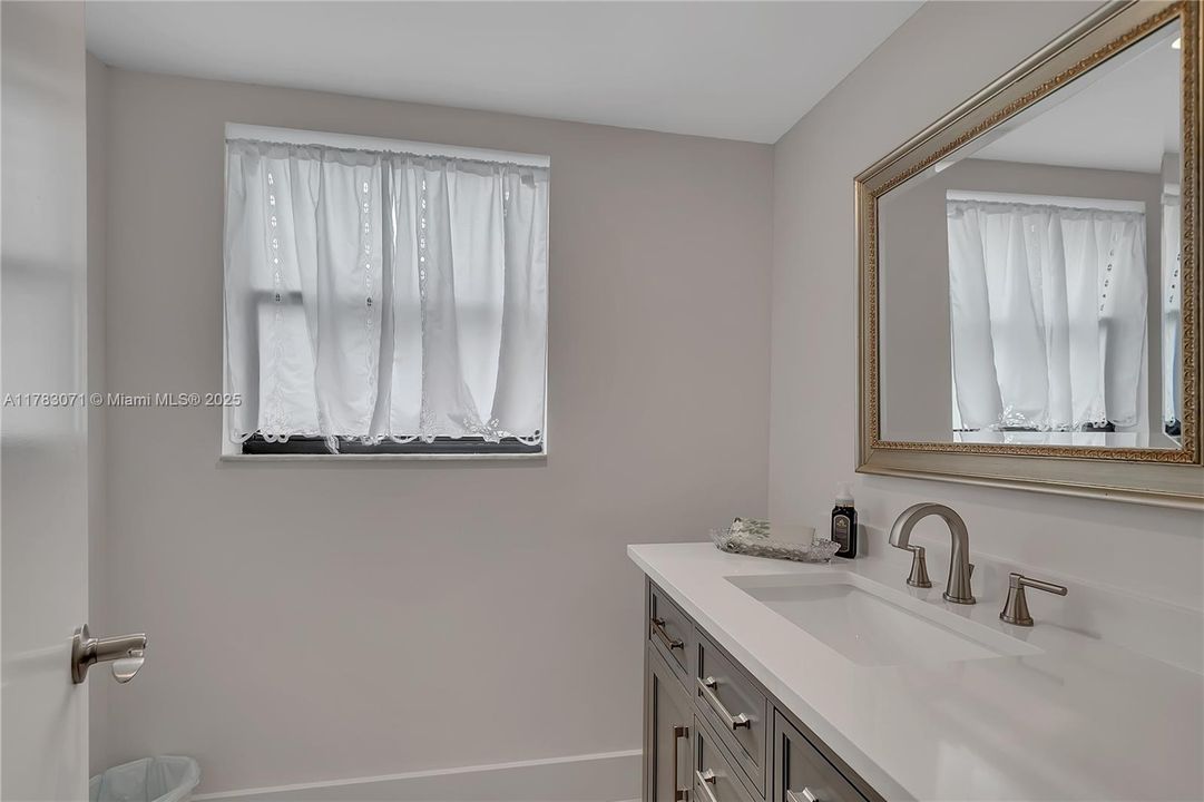 Recientemente alquilado: $4,950 (3 camas, 2 baños, 2268 Pies cuadrados)