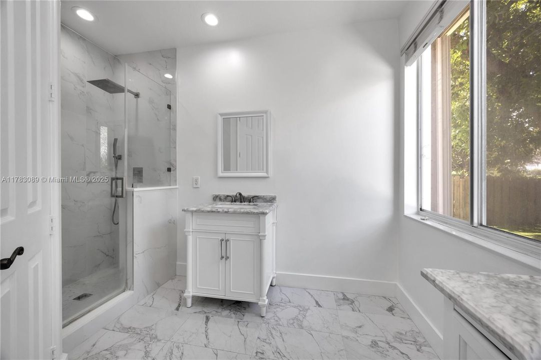 Recientemente alquilado: $5,250 (4 camas, 3 baños, 1856 Pies cuadrados)