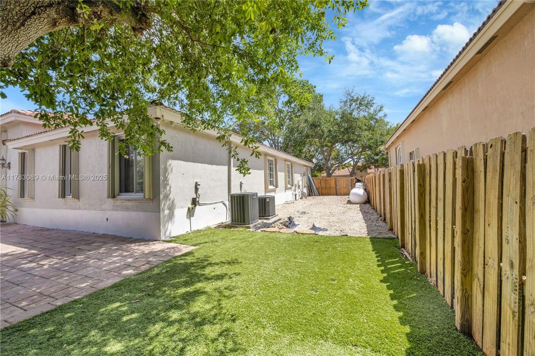 Recientemente alquilado: $5,250 (4 camas, 3 baños, 1856 Pies cuadrados)