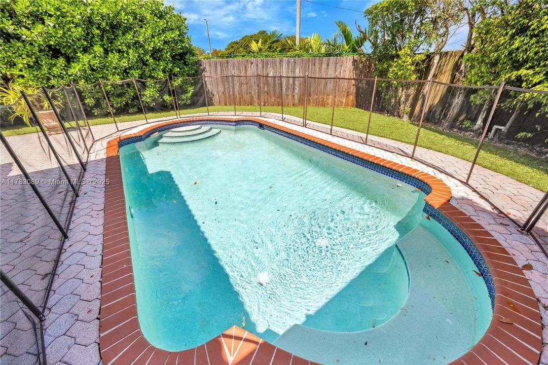 Recientemente alquilado: $5,250 (4 camas, 3 baños, 1856 Pies cuadrados)