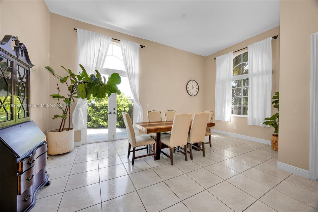 Recientemente alquilado: $5,250 (4 camas, 3 baños, 1856 Pies cuadrados)