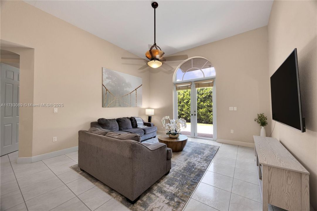 Recientemente alquilado: $5,250 (4 camas, 3 baños, 1856 Pies cuadrados)