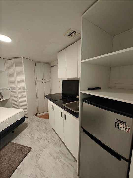 Vendido Recientemente: $384,900 (3 camas, 2 baños, 990 Pies cuadrados)