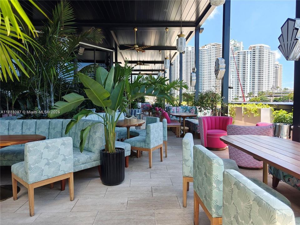 Vendido Recientemente: $384,900 (3 camas, 2 baños, 990 Pies cuadrados)