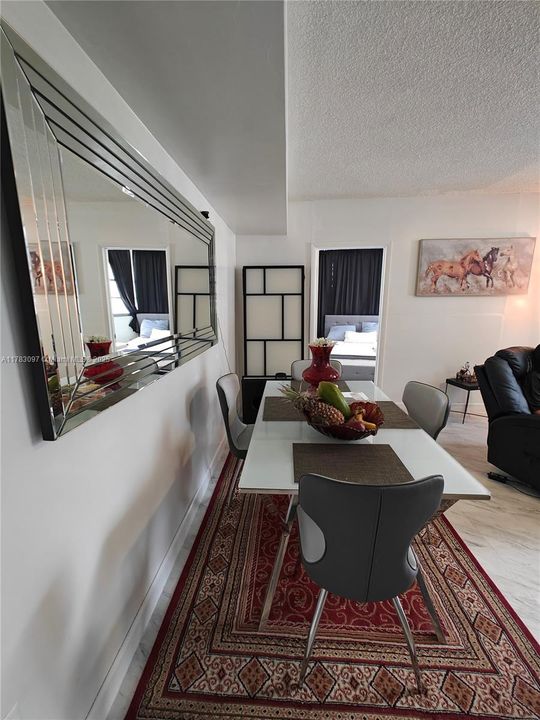 Vendido Recientemente: $384,900 (3 camas, 2 baños, 990 Pies cuadrados)