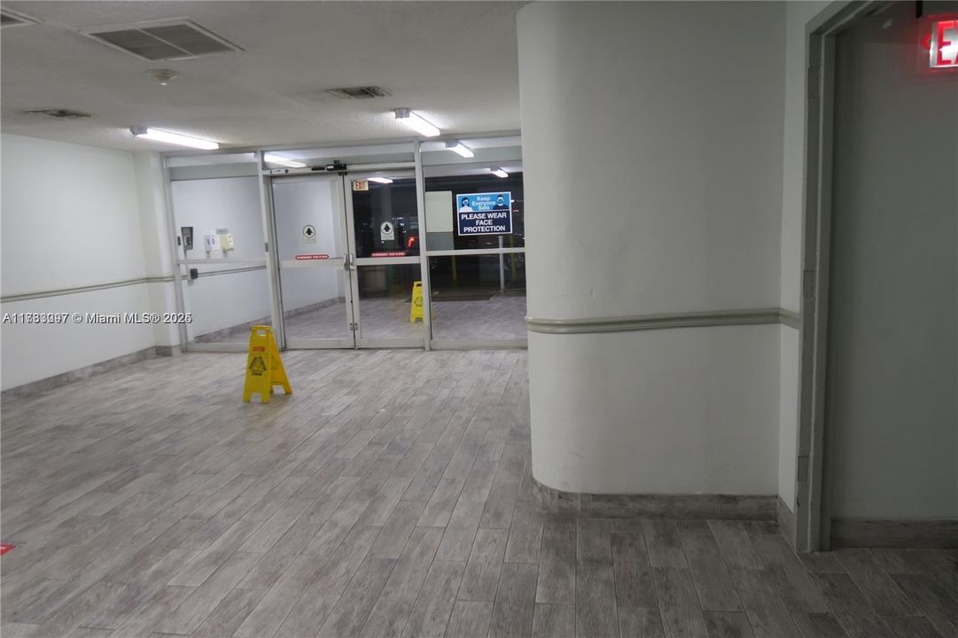 Vendido Recientemente: $384,900 (3 camas, 2 baños, 990 Pies cuadrados)