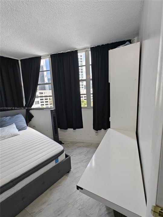 Vendido Recientemente: $384,900 (3 camas, 2 baños, 990 Pies cuadrados)