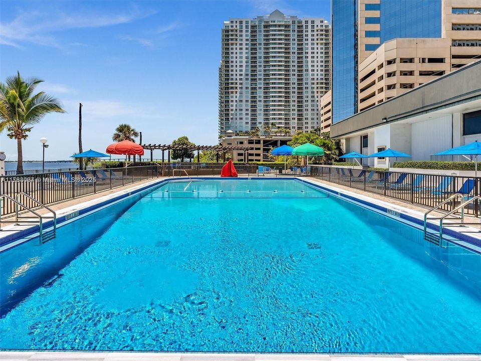 Vendido Recientemente: $384,900 (3 camas, 2 baños, 990 Pies cuadrados)