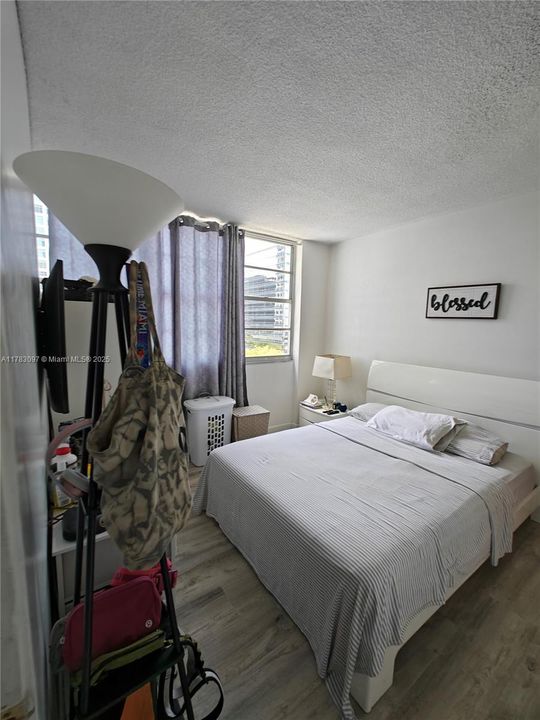 Vendido Recientemente: $384,900 (3 camas, 2 baños, 990 Pies cuadrados)