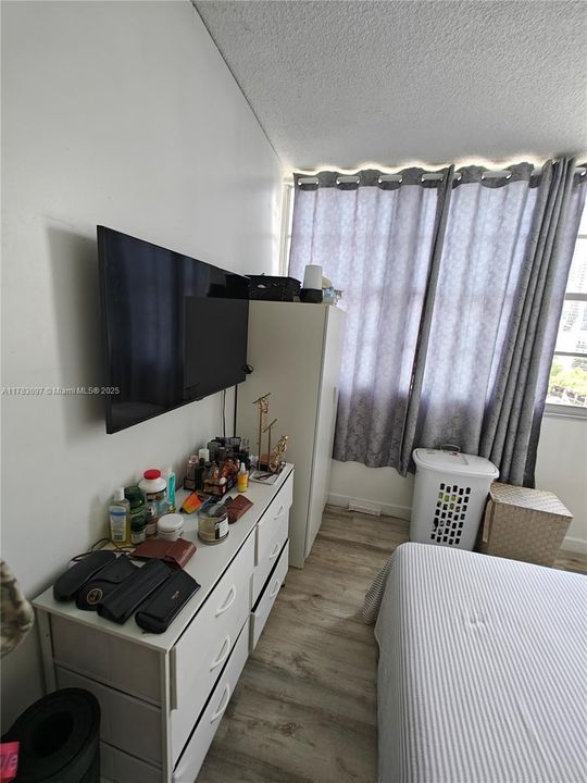 Vendido Recientemente: $384,900 (3 camas, 2 baños, 990 Pies cuadrados)