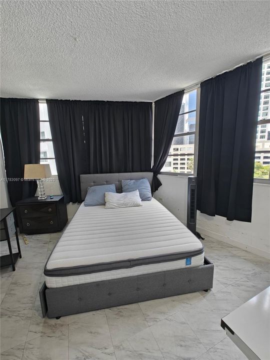 Vendido Recientemente: $384,900 (3 camas, 2 baños, 990 Pies cuadrados)