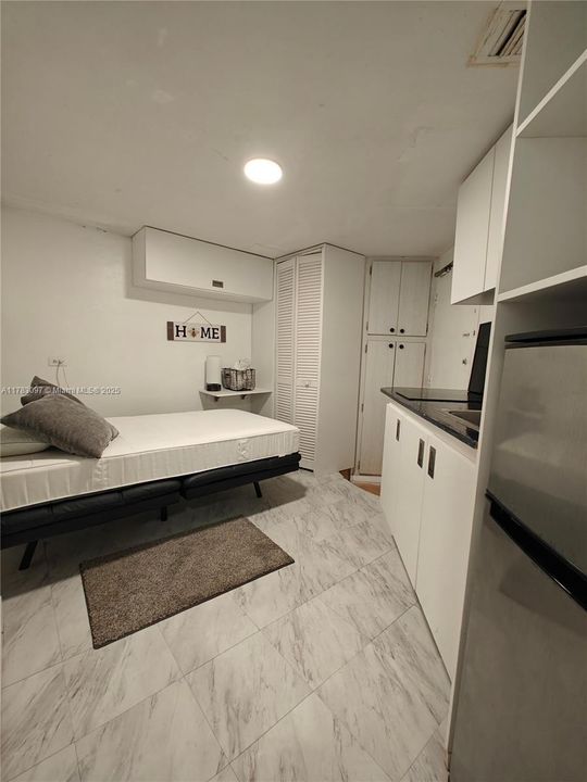 Vendido Recientemente: $384,900 (3 camas, 2 baños, 990 Pies cuadrados)