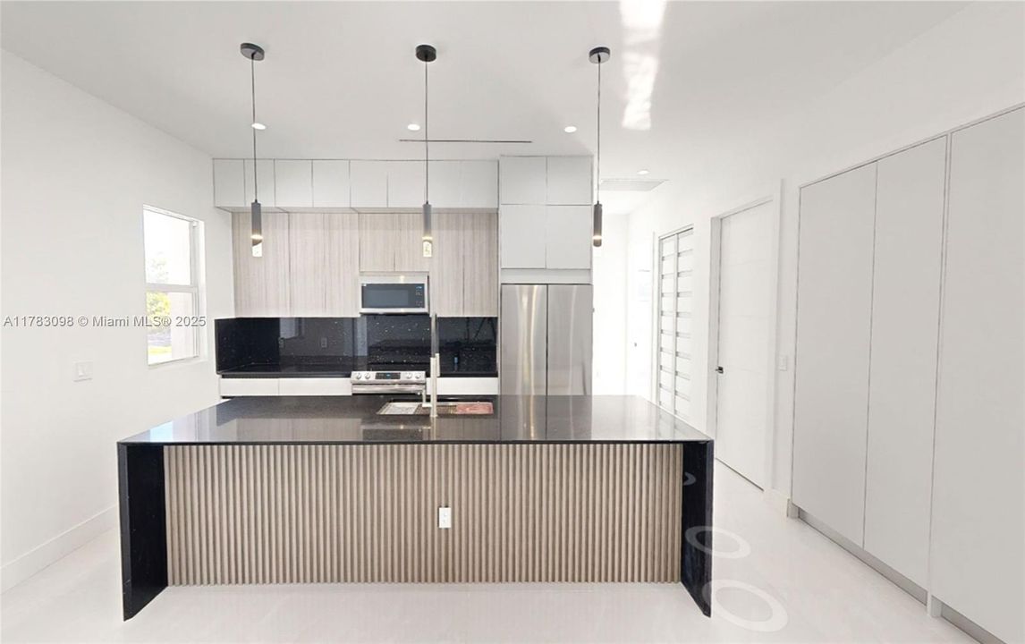 Vendido Recientemente: $940,000 (3 camas, 2 baños, 2924 Pies cuadrados)