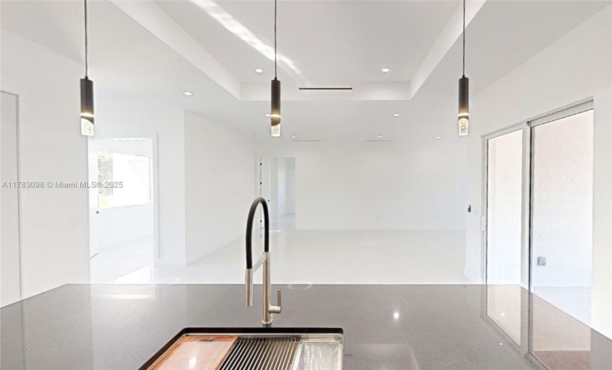 Vendido Recientemente: $940,000 (3 camas, 2 baños, 2924 Pies cuadrados)