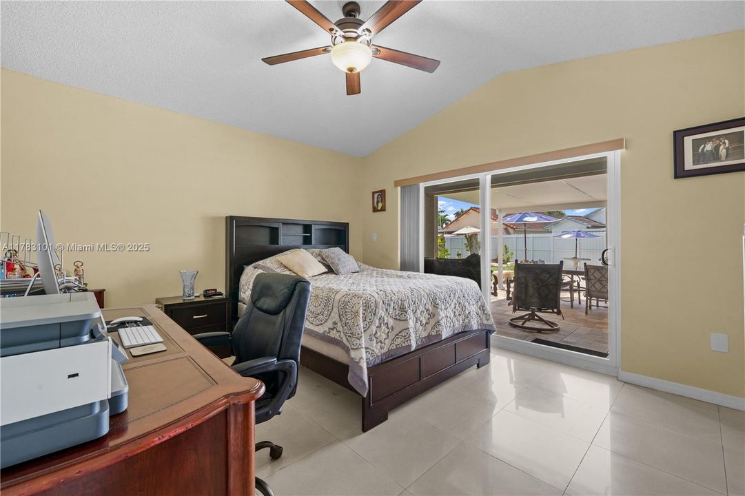 Недавно продано: $698,000 (4 спален, 2 ванн, 1728 Квадратных фут)