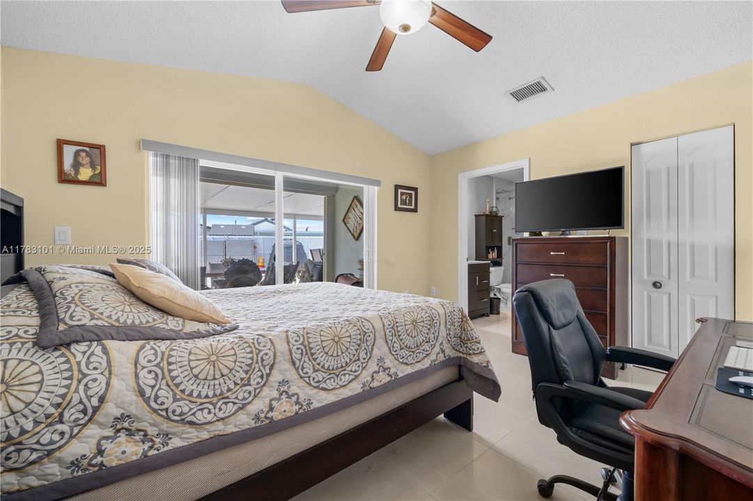 Недавно продано: $698,000 (4 спален, 2 ванн, 1728 Квадратных фут)