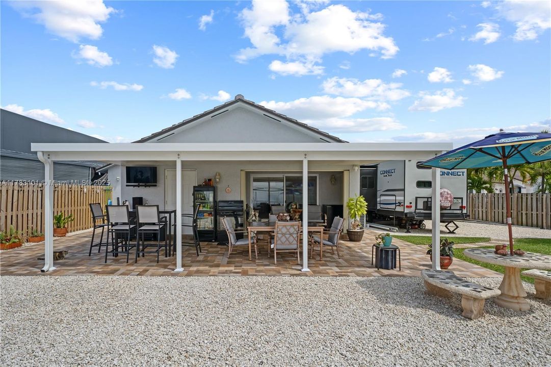 Недавно продано: $698,000 (4 спален, 2 ванн, 1728 Квадратных фут)