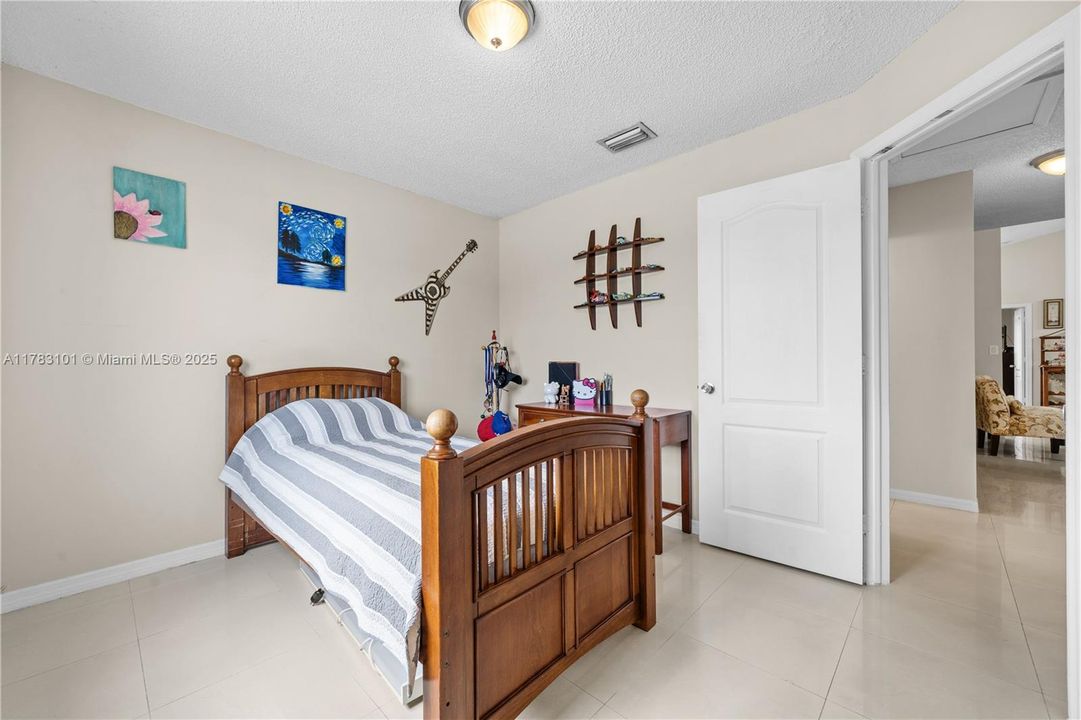 Недавно продано: $698,000 (4 спален, 2 ванн, 1728 Квадратных фут)