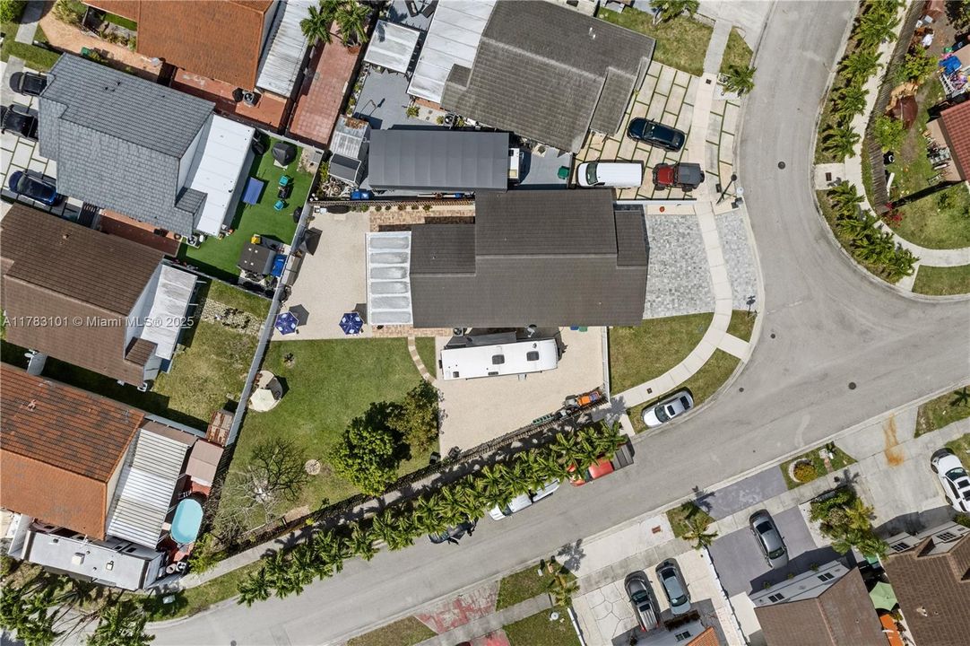 Недавно продано: $698,000 (4 спален, 2 ванн, 1728 Квадратных фут)