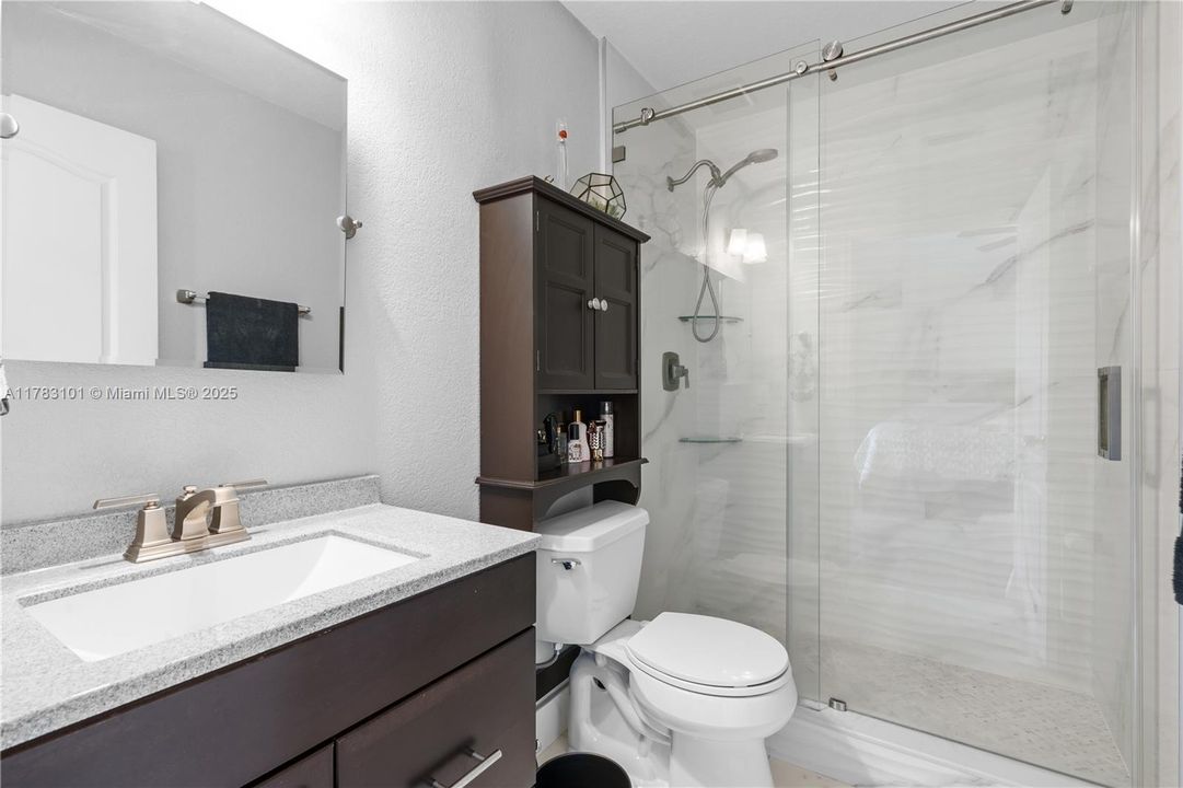 Недавно продано: $698,000 (4 спален, 2 ванн, 1728 Квадратных фут)