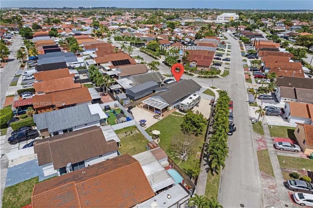 Недавно продано: $698,000 (4 спален, 2 ванн, 1728 Квадратных фут)