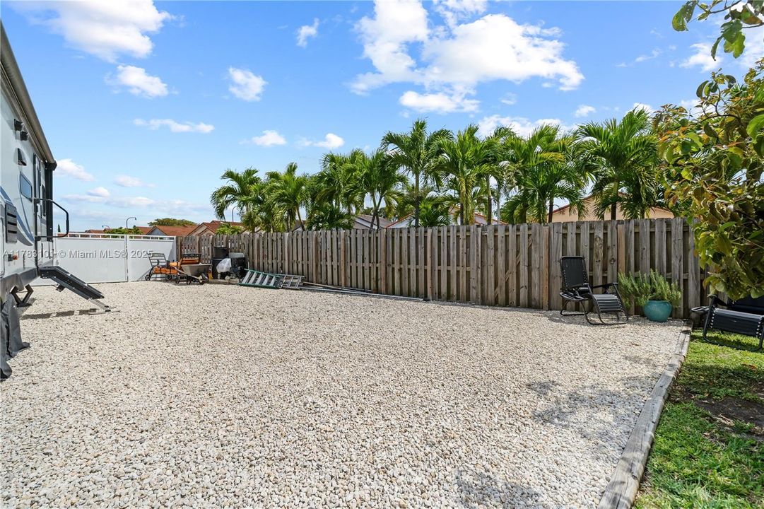 Недавно продано: $698,000 (4 спален, 2 ванн, 1728 Квадратных фут)