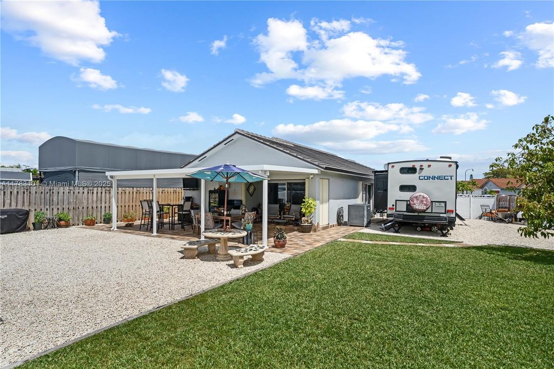 Недавно продано: $698,000 (4 спален, 2 ванн, 1728 Квадратных фут)