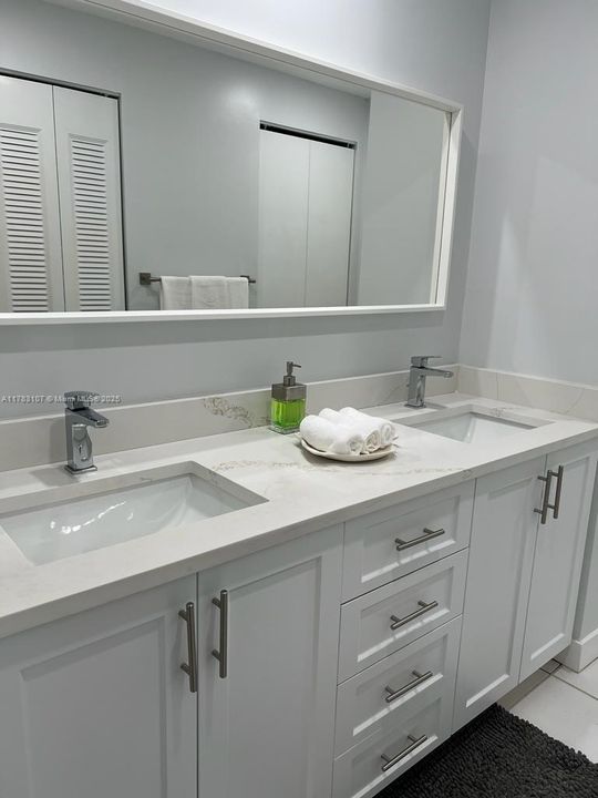 合同活跃: $3,000 (1 贝兹, 1 浴室, 850 平方英尺)