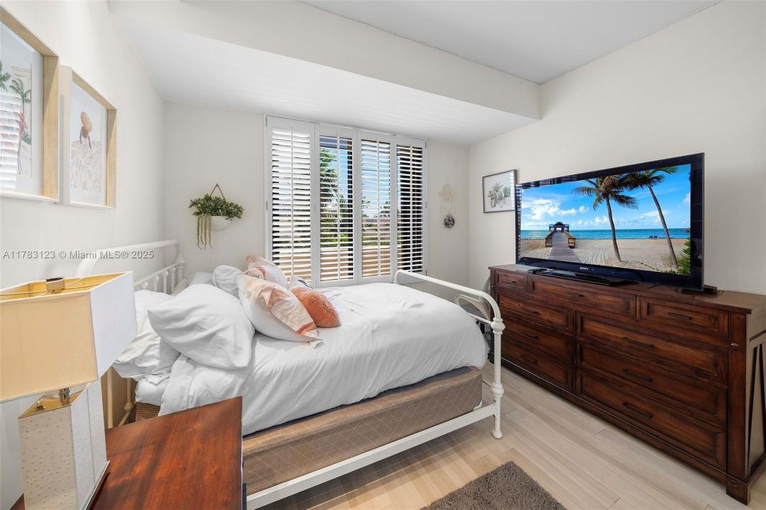 最近售出: $1,200,000 (3 贝兹, 2 浴室, 1541 平方英尺)