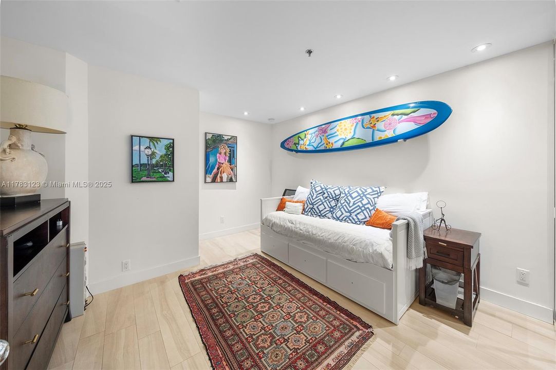 最近售出: $1,200,000 (3 贝兹, 2 浴室, 1541 平方英尺)