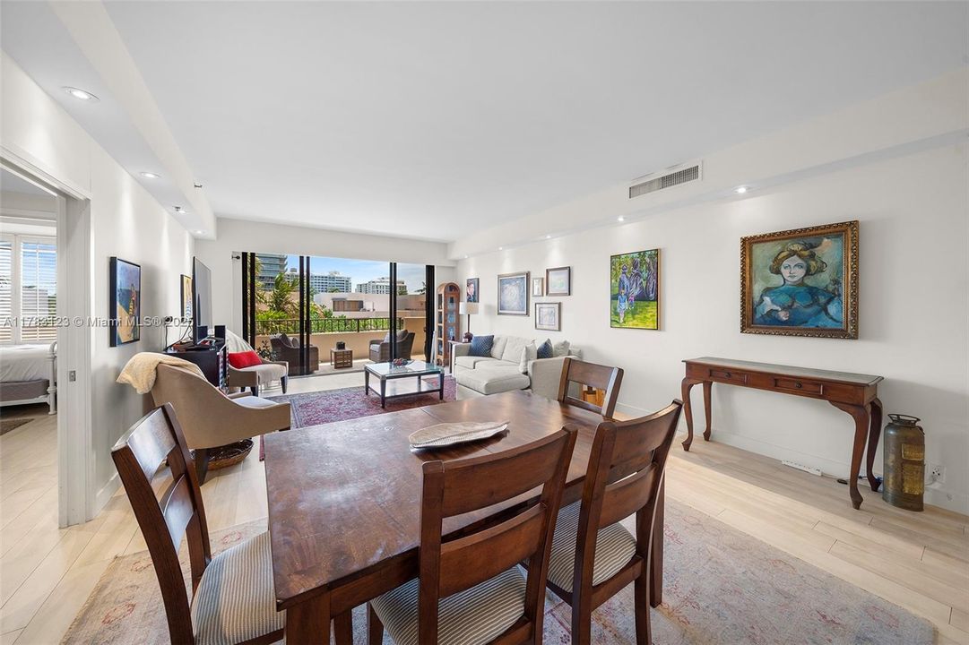 最近售出: $1,200,000 (3 贝兹, 2 浴室, 1541 平方英尺)