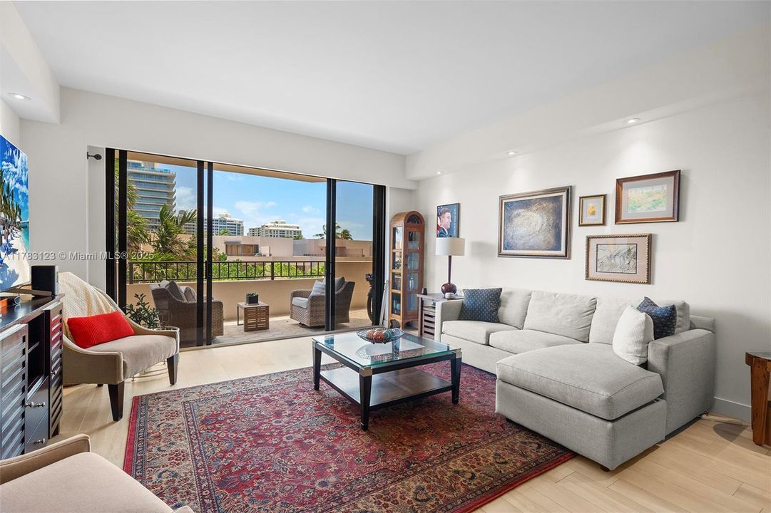 最近售出: $1,200,000 (3 贝兹, 2 浴室, 1541 平方英尺)