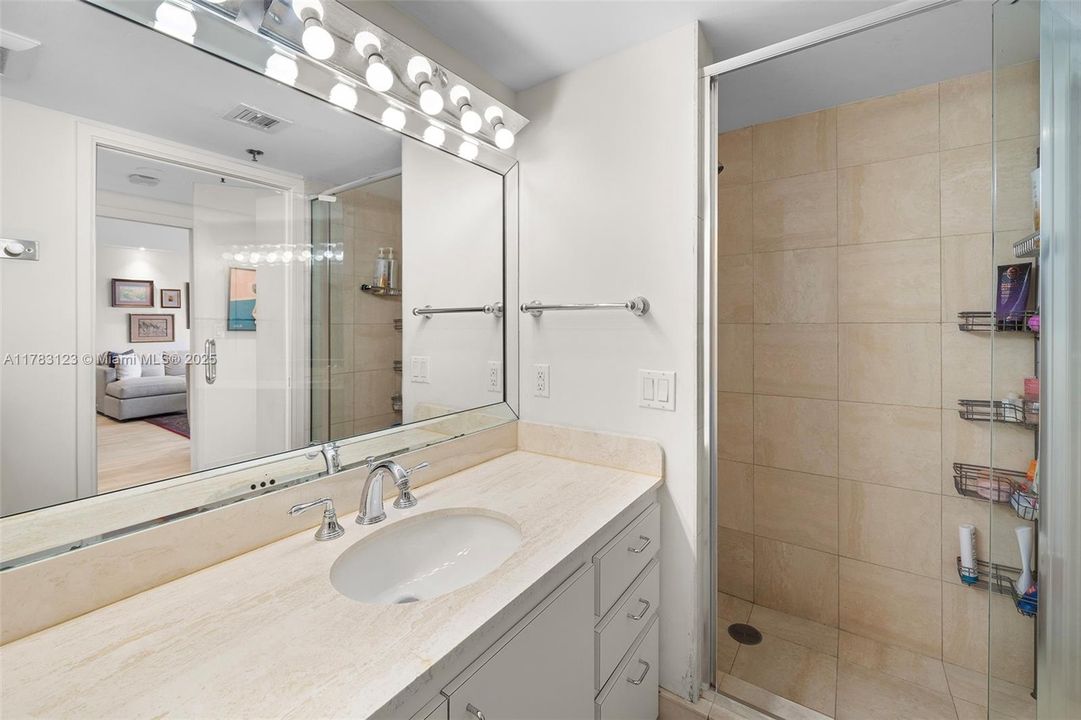 最近售出: $1,200,000 (3 贝兹, 2 浴室, 1541 平方英尺)