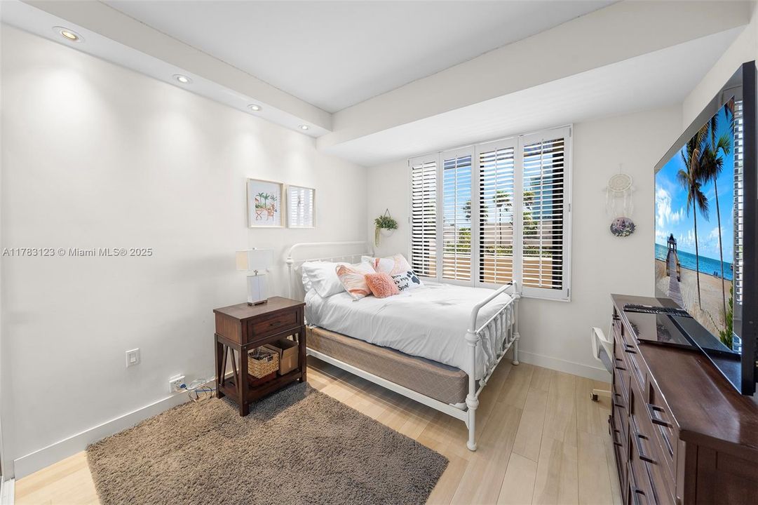 最近售出: $1,200,000 (3 贝兹, 2 浴室, 1541 平方英尺)