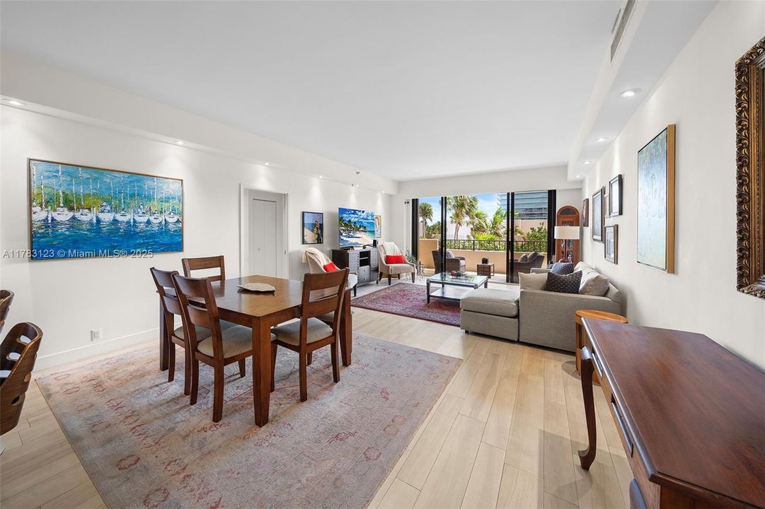 最近售出: $1,200,000 (3 贝兹, 2 浴室, 1541 平方英尺)