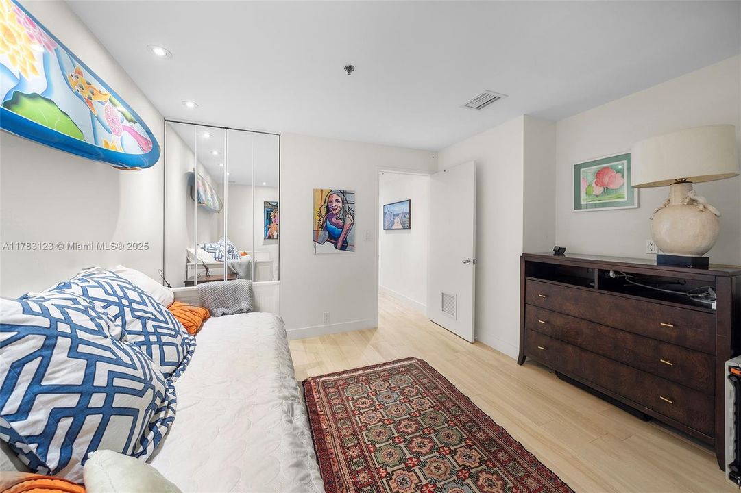 最近售出: $1,200,000 (3 贝兹, 2 浴室, 1541 平方英尺)